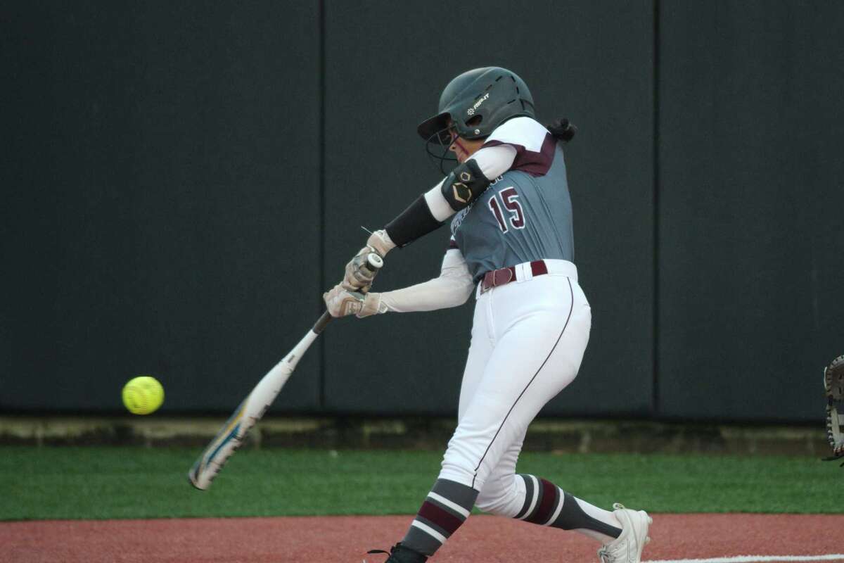 Pearland holds off Kingwood for softball playoff victory