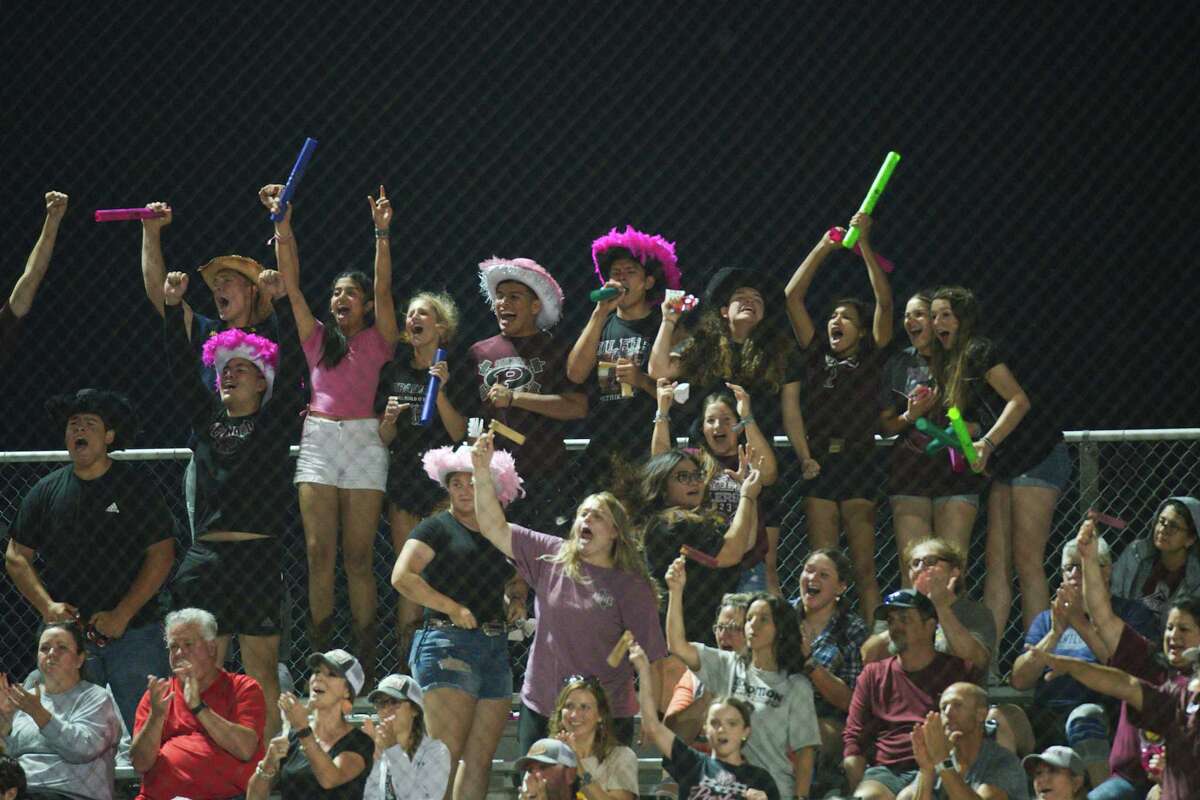 Pearland holds off Kingwood for softball playoff victory