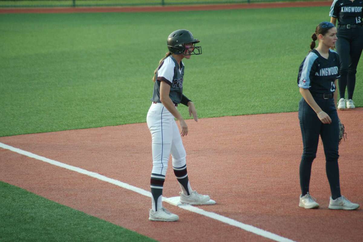 Pearland holds off Kingwood for softball playoff victory