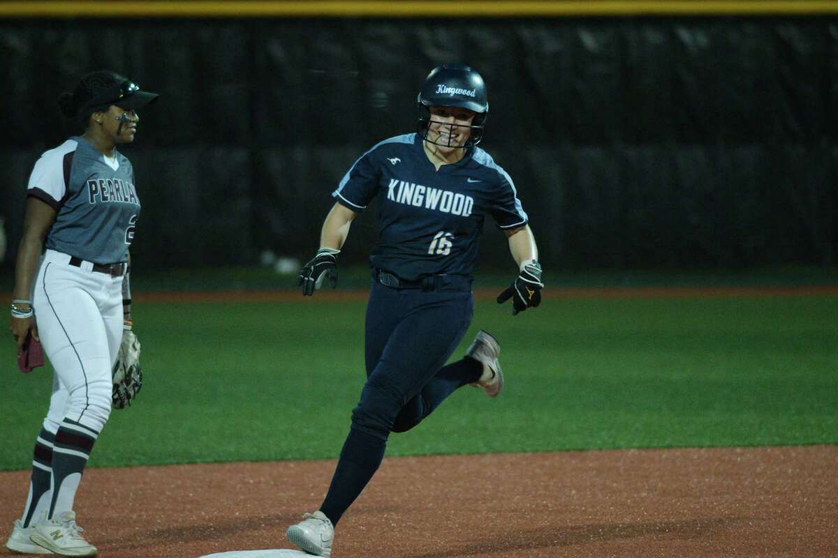 Pearland holds off Kingwood for softball playoff victory