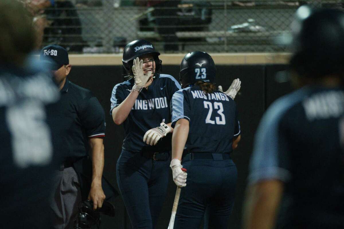 Pearland holds off Kingwood for softball playoff victory