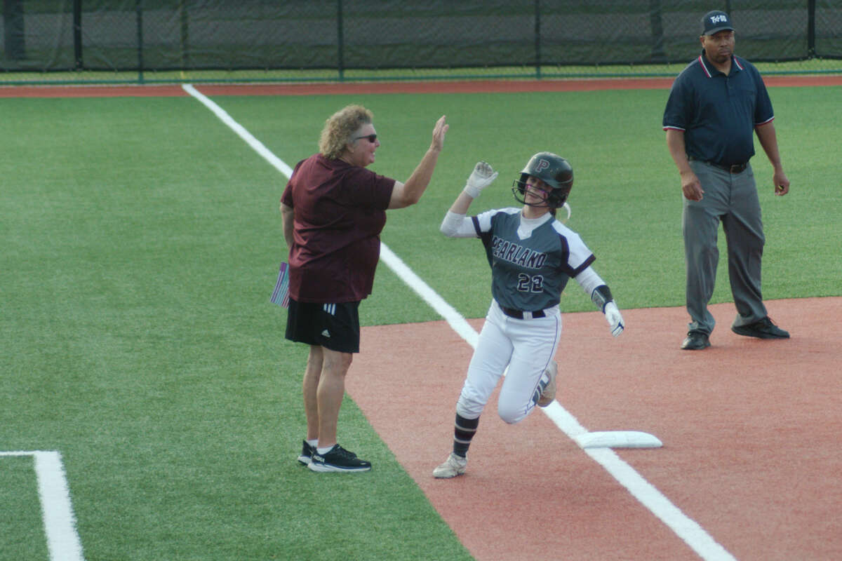 Pearland holds off Kingwood for softball playoff victory