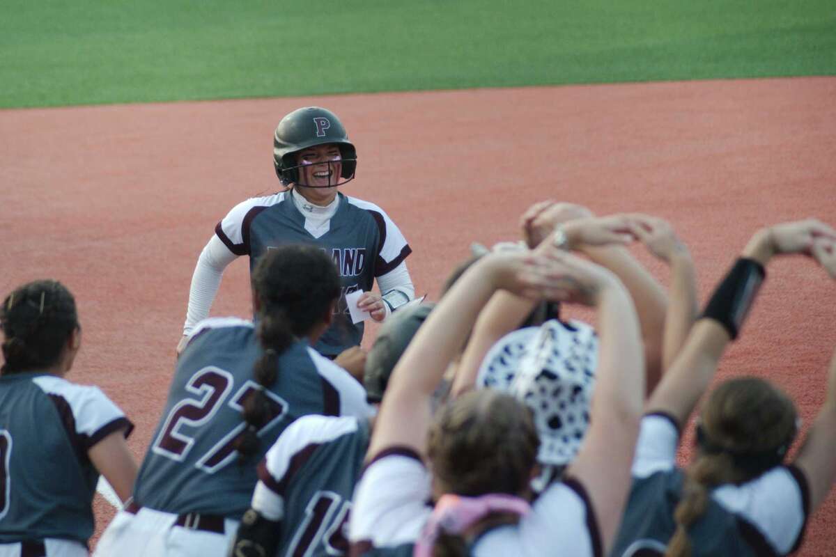 Pearland holds off Kingwood for softball playoff victory