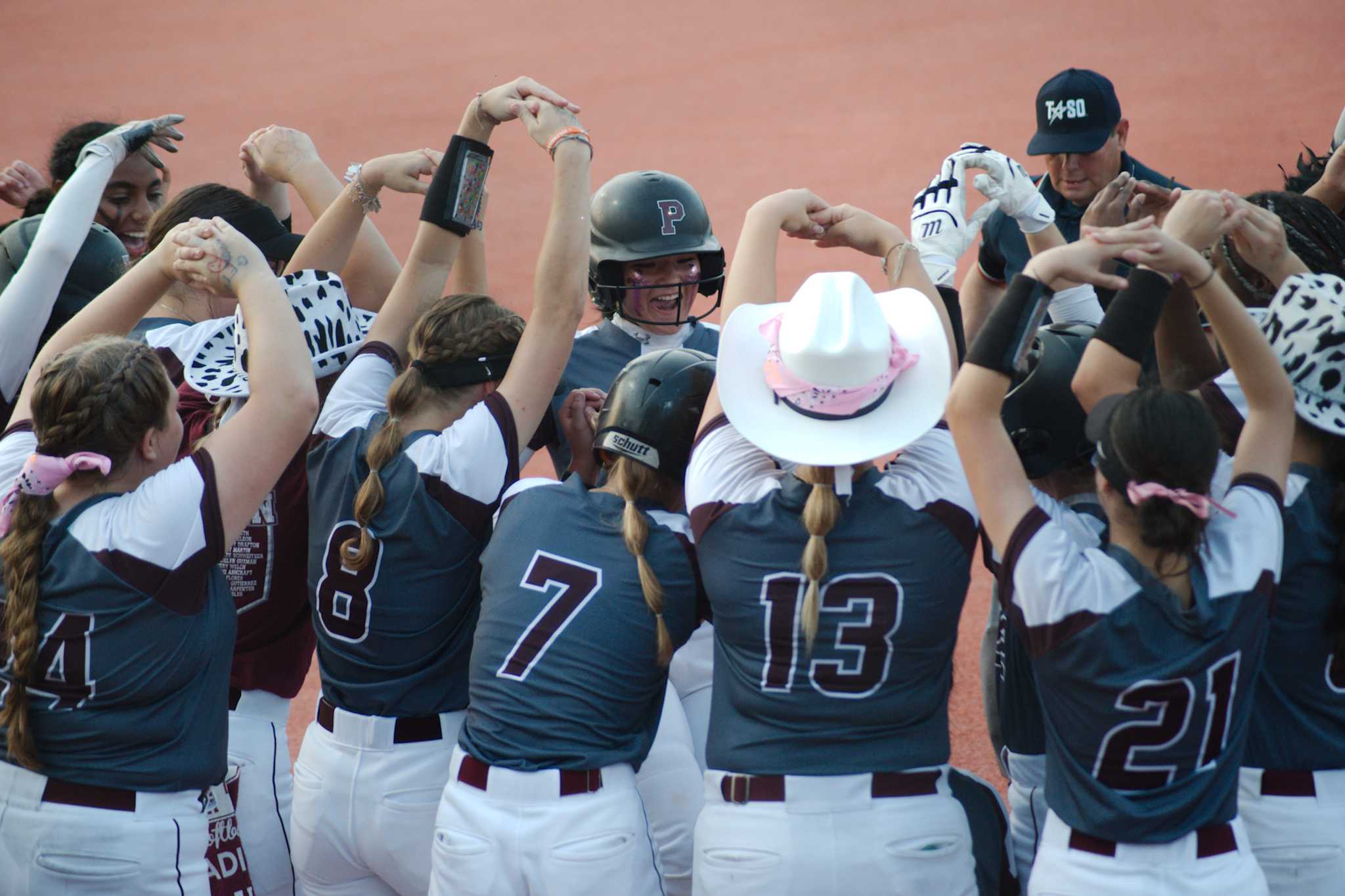 Pearland holds off Kingwood for softball playoff victory