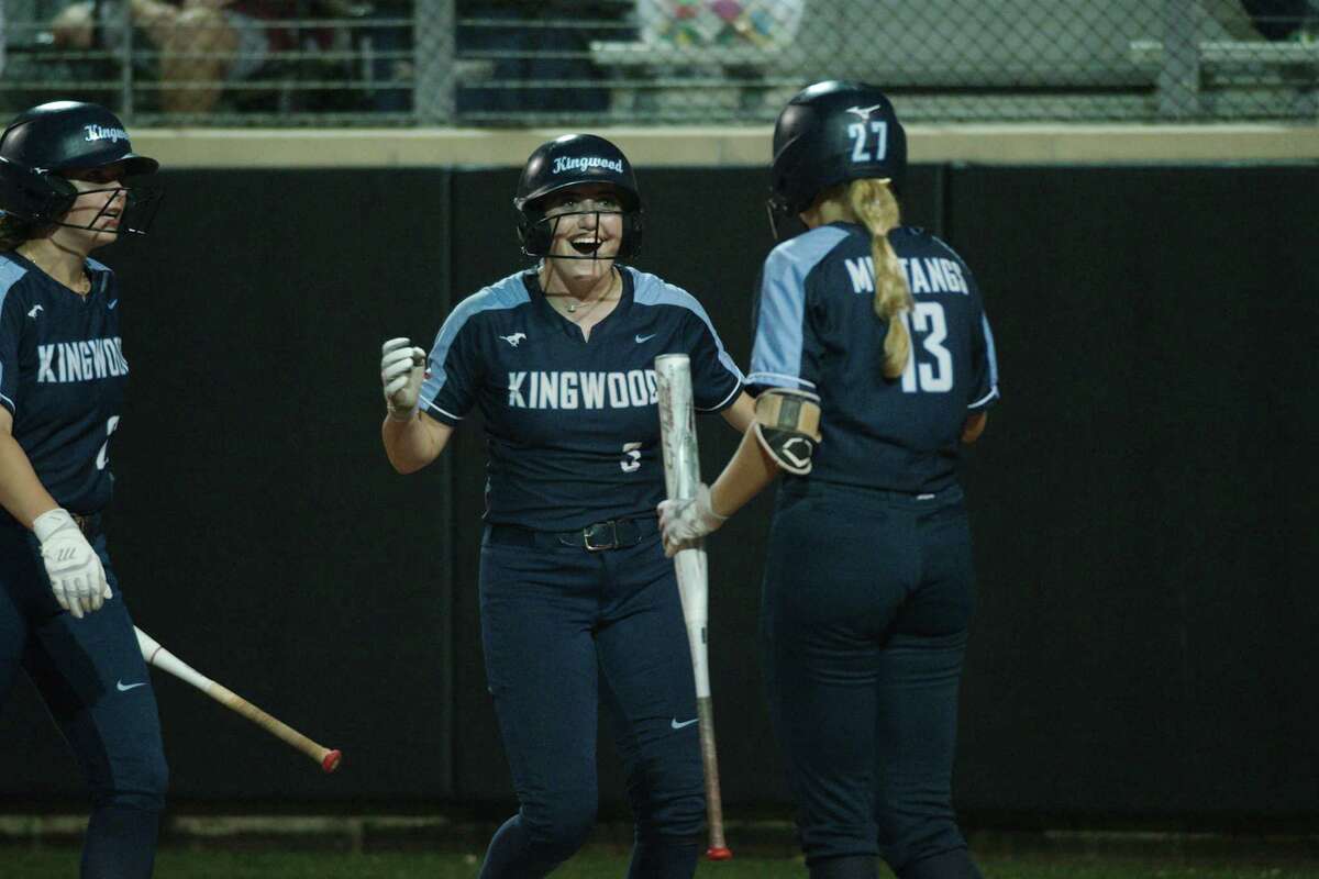 Pearland holds off Kingwood for softball playoff victory