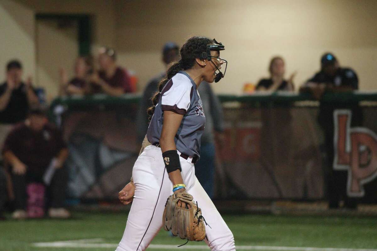 Pearland holds off Kingwood for softball playoff victory