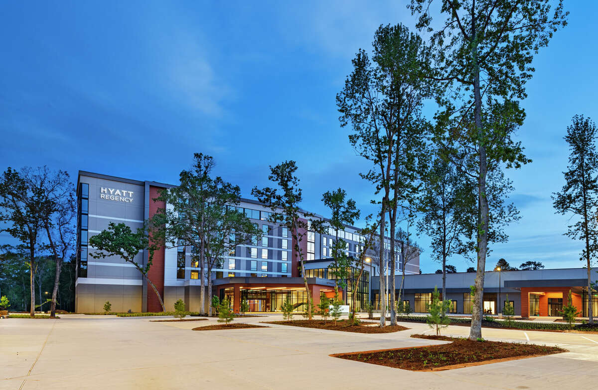 The Woodlands Mall to undergo $100M expansion to add hotels, open-air  retail - Houston Business Journal
