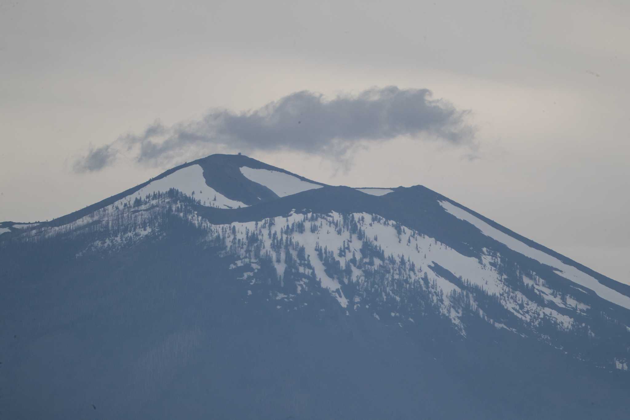 Can California earthquakes lead to volcanic eruptions?