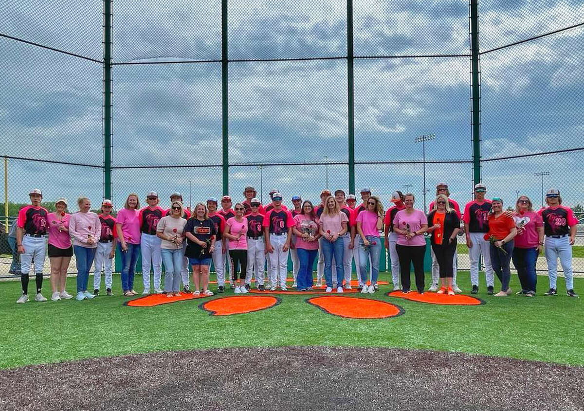 Edwardsville freshmen dedicate baseball game to mom battling cancer