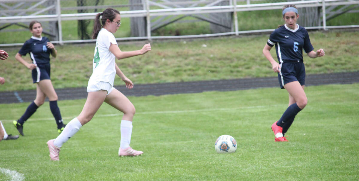Crossroads holds back Houghton Lake soccer team 42