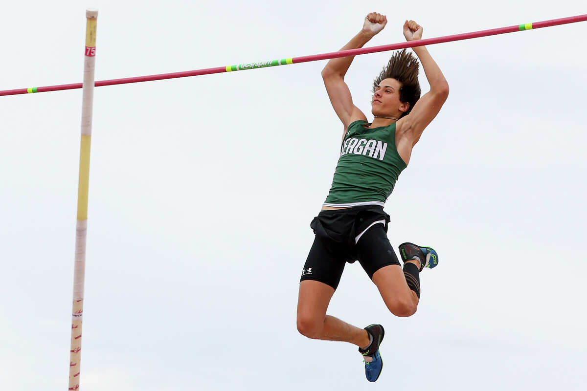 Brandeis' Rafe Clendenin has goldmedal end at state track and field
