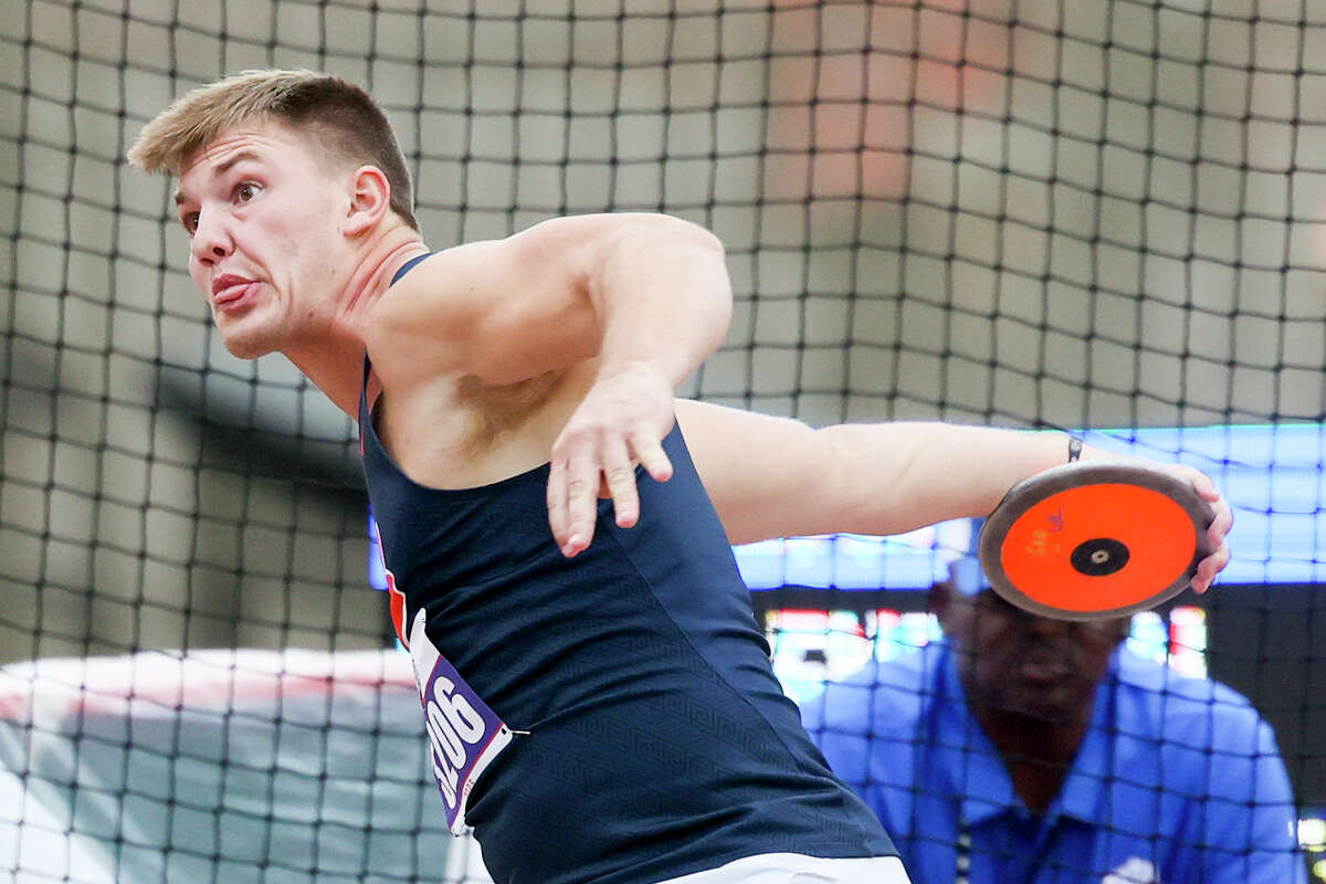 Brandeis' Rafe Clendenin has goldmedal end at state track and field