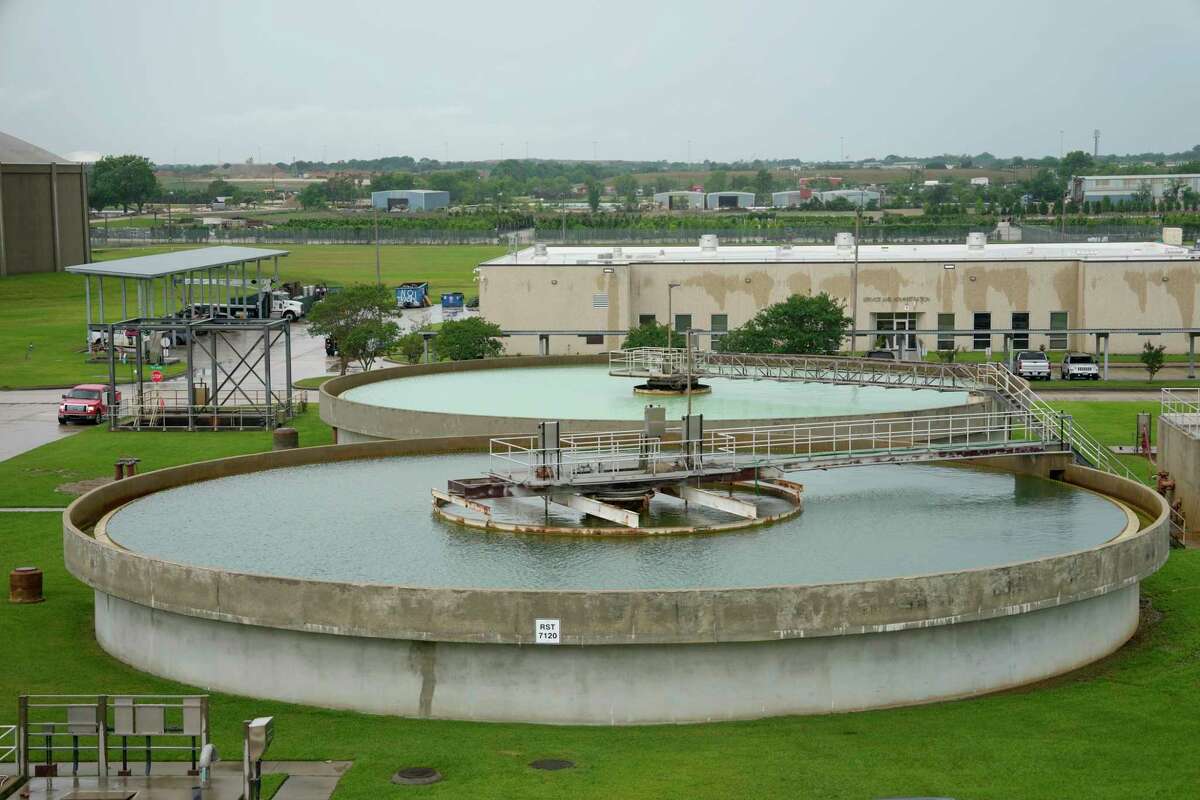 Houstonians speak against possible privatization of water plant