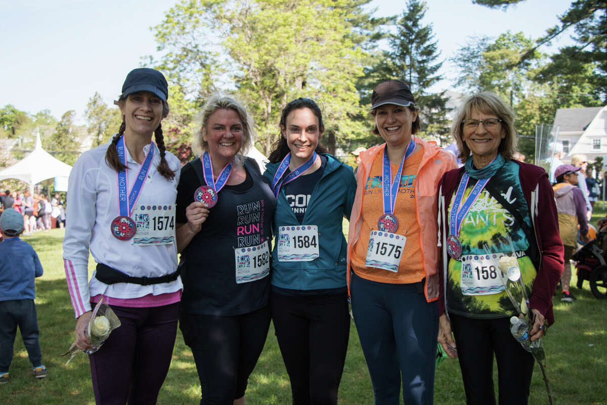 More Than 1,000 'Run Like A Mother' In 5K Race In Ridgefield