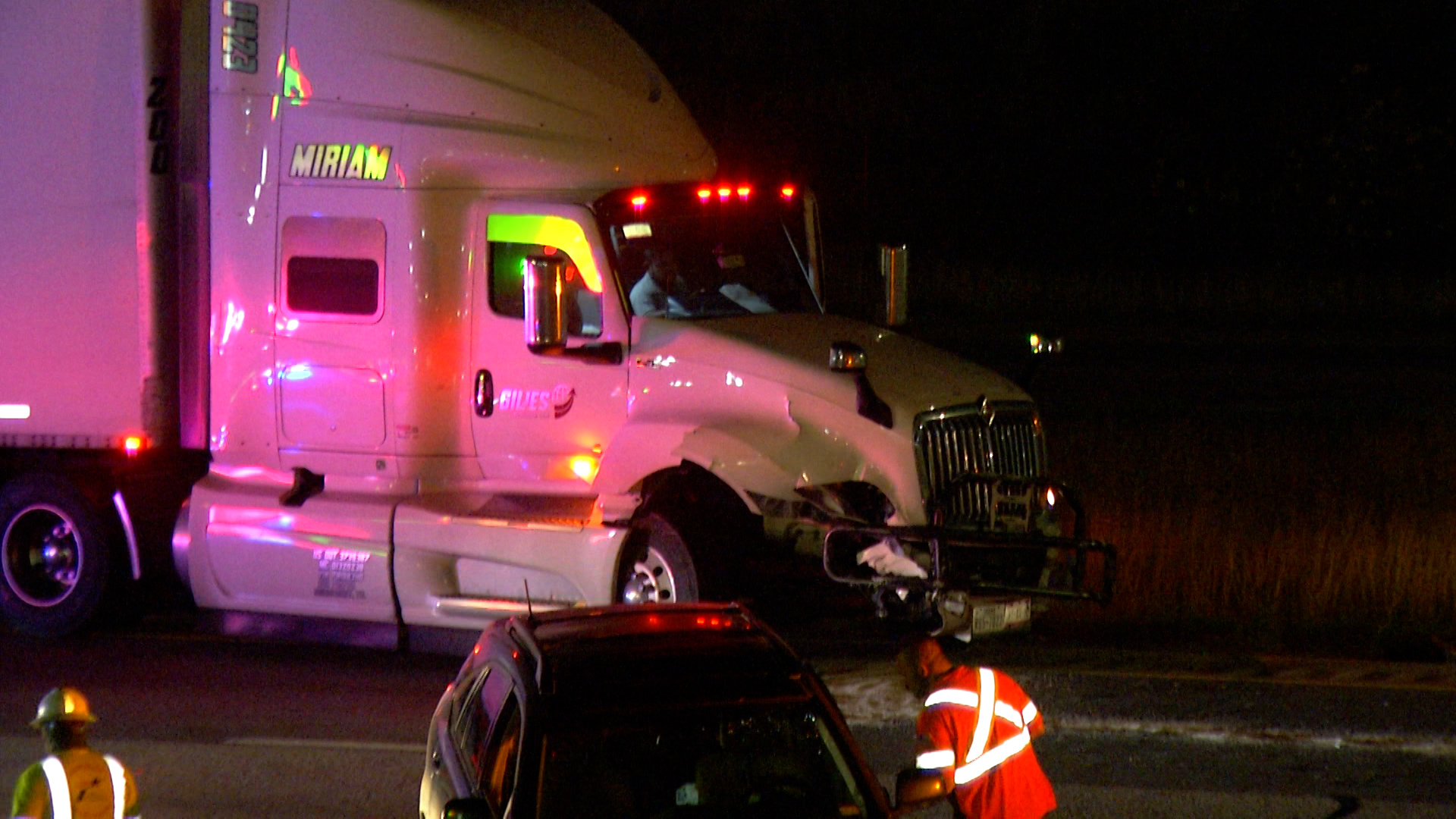 Man Suspected Of DWI Crashes Into 18-wheeler In San Antonio