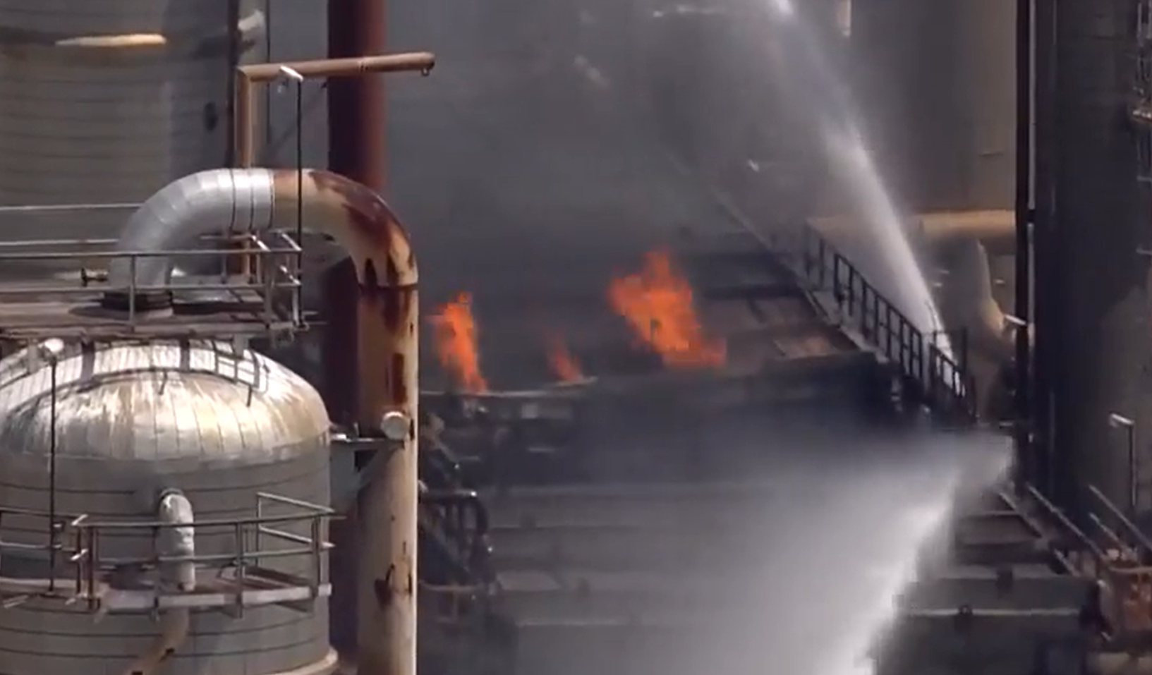 Fire breaks out at Marathon oil refinery in Galveston Bay - Vimarsana News