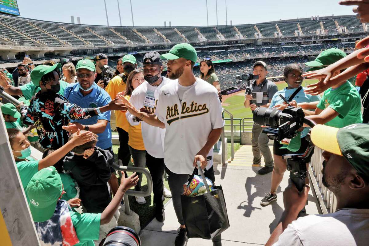 Warriors' Steph Curry shows out at Oakland Athletics game