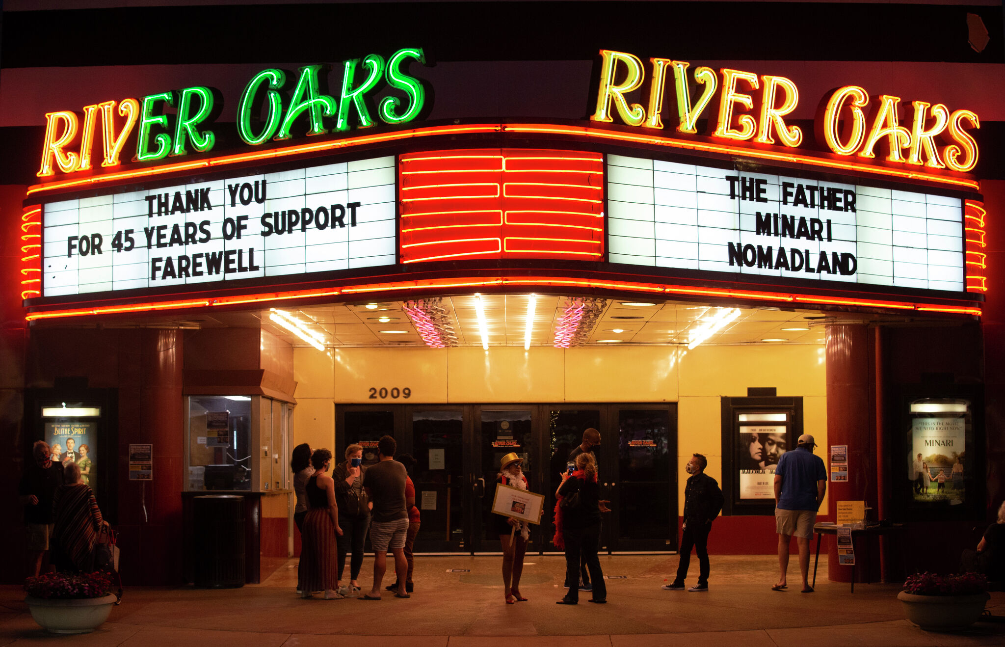 Friends of River Oaks Theatre selling original theater seats