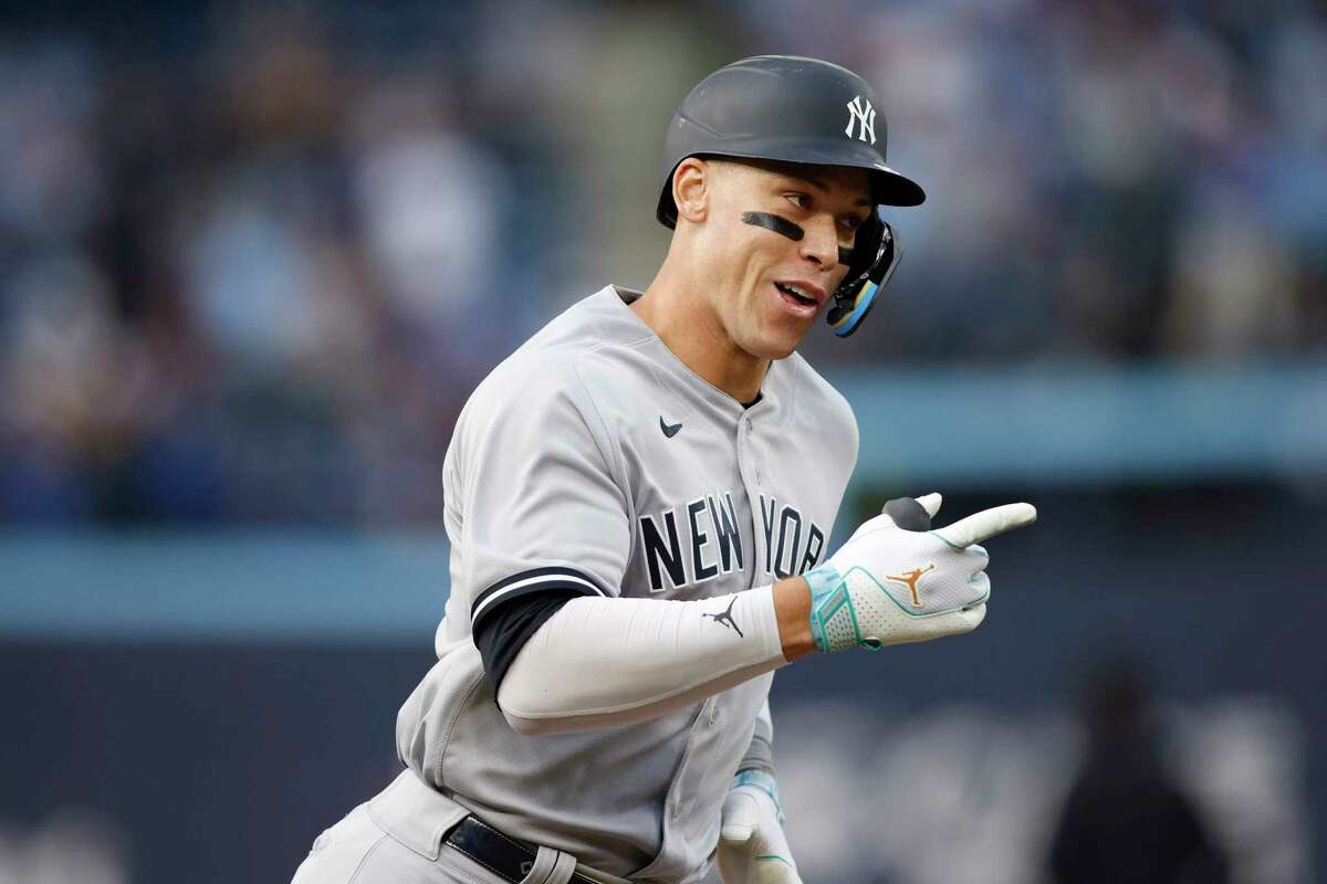 The Sporting News on X: AARON JUDGE HAS DONE IT 62 HOME RUNS IN A