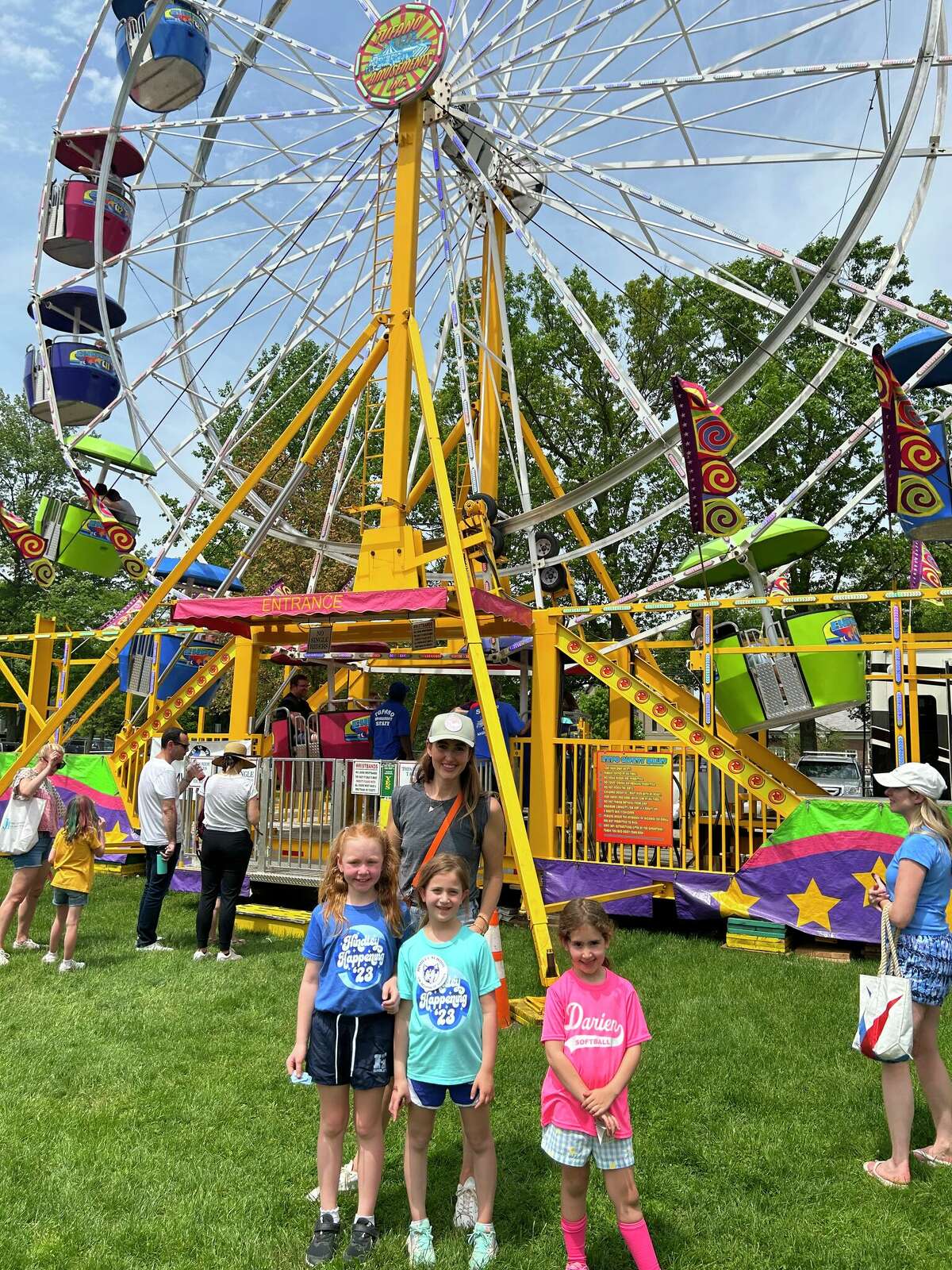 Hindley Elementary in Darien hosts fundraiser carnival