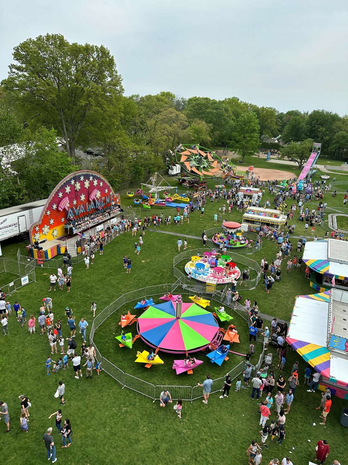 Hindley Elementary in Darien hosts fundraiser carnival