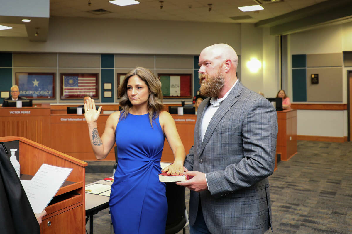 New Katy Isd Board Members Sworn In New Officers Chosen 8452