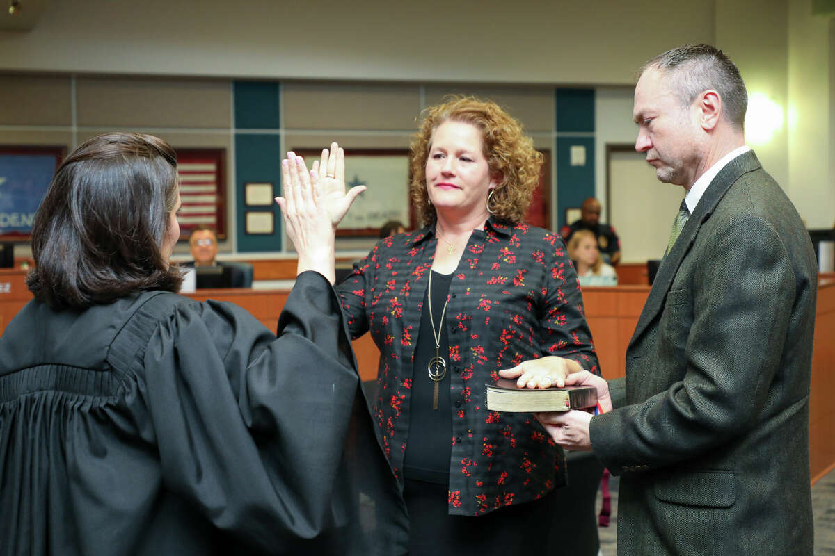 New Katy Isd Board Members Sworn In New Officers Chosen 3621