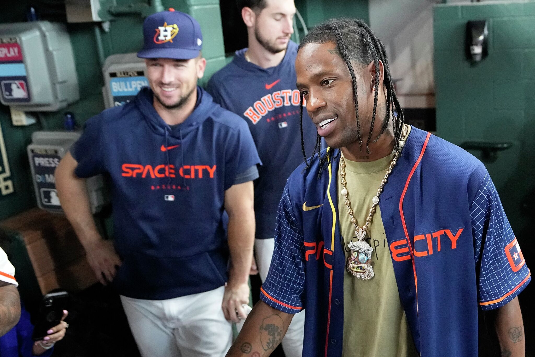 Houston rapper Travis Scott waits to hit during batting practice before a  baseball game between the Chicago Cubs and Houston Astros Monday, May 15,  2023, in Houston. (AP Photo/David J. Phillip Stock