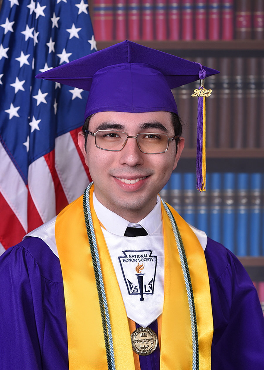 LBJ Valedictorian Luis Cázares