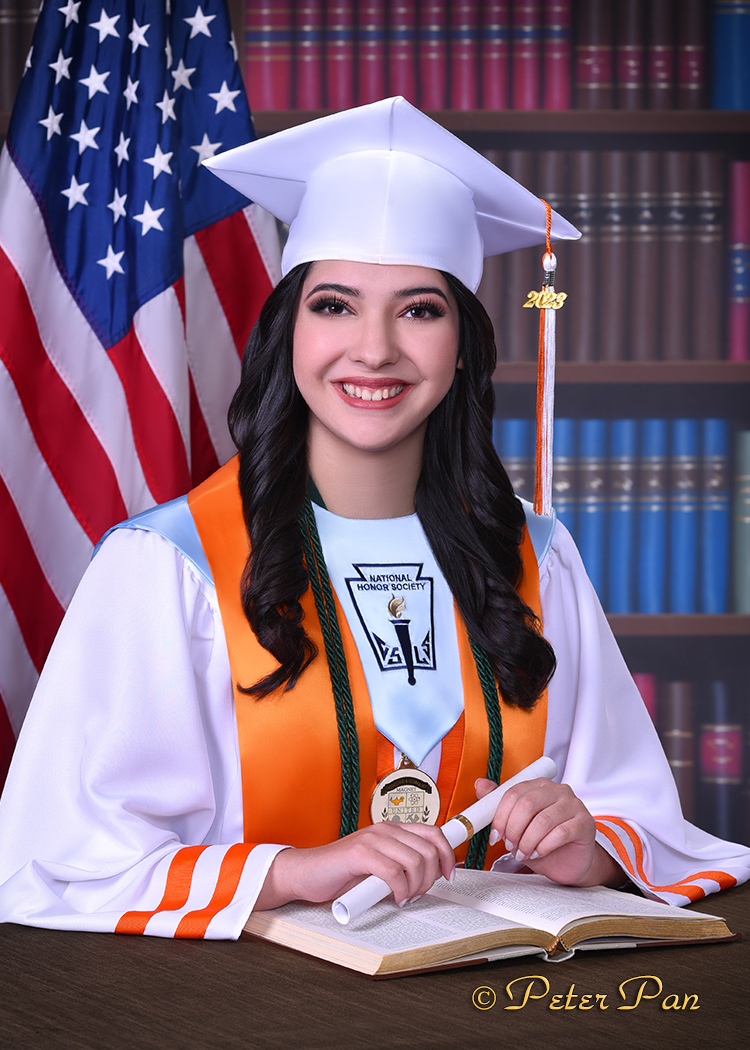 United Salutatorian Viviana Martinez