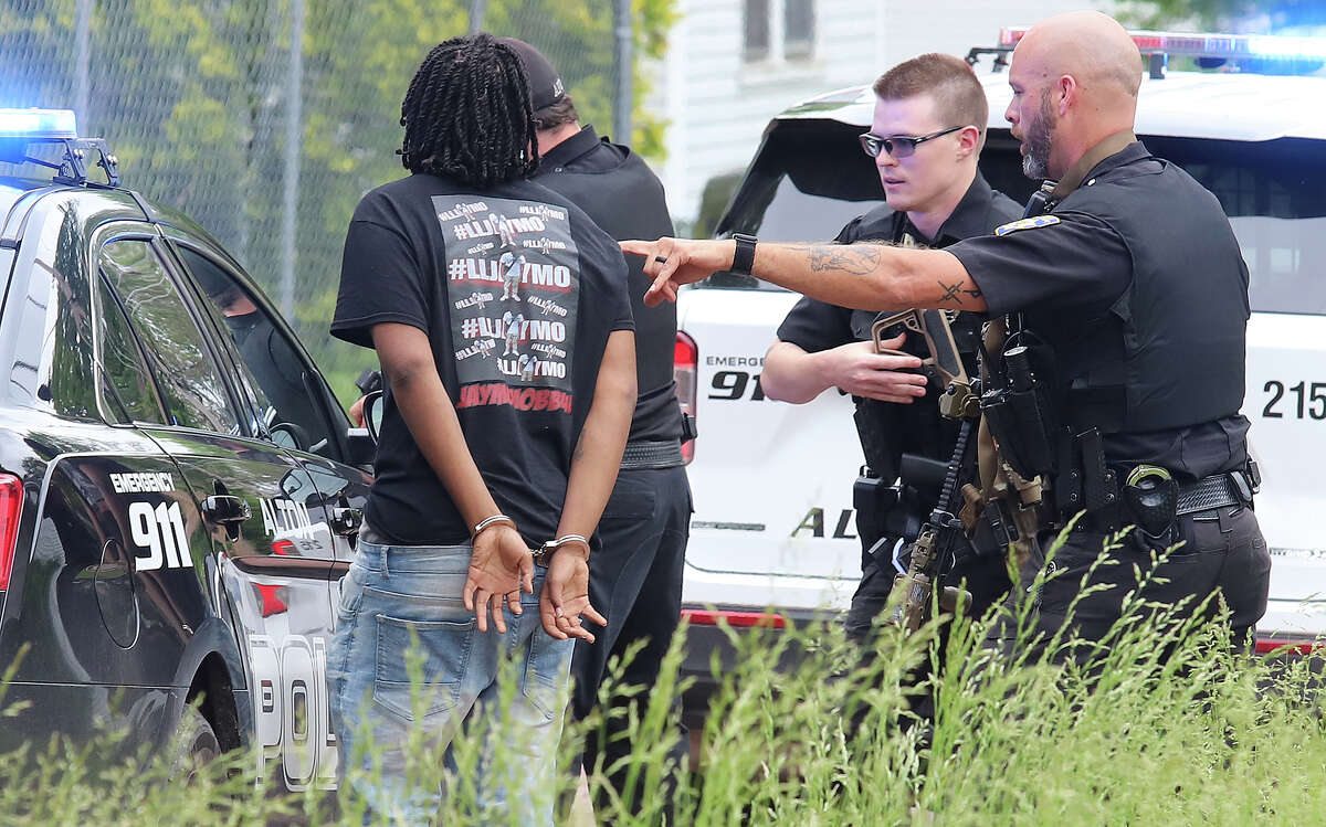 One hospitalized, one in custody after Alton shooting Tuesday