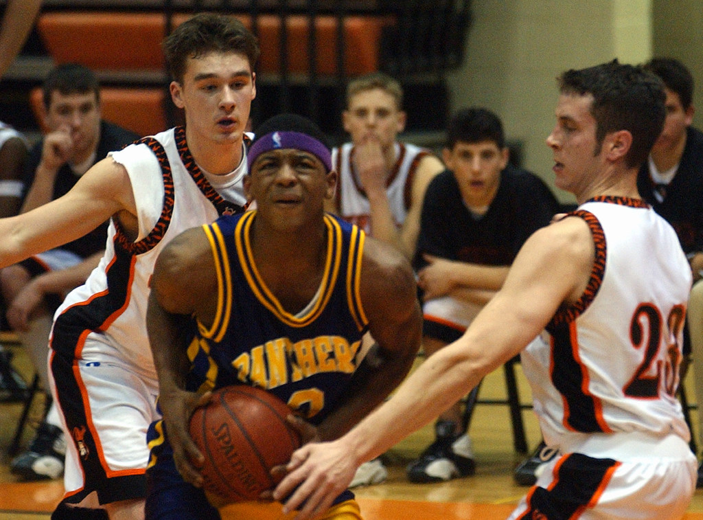 ExCareer High basketball star Claxton to have number retired