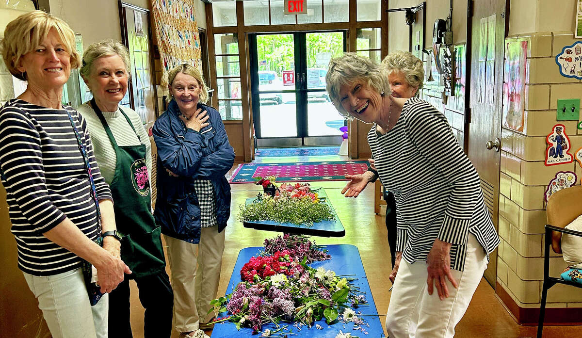 Branford Garden Club works with preschoolers; Spring Sale set
