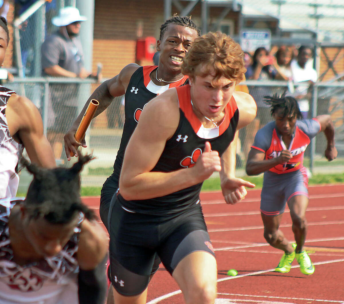 Edwardsville defends sectional championship