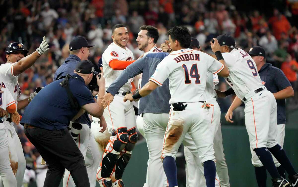 Houston Astros' Mauricio Dubón day-to-day after collision