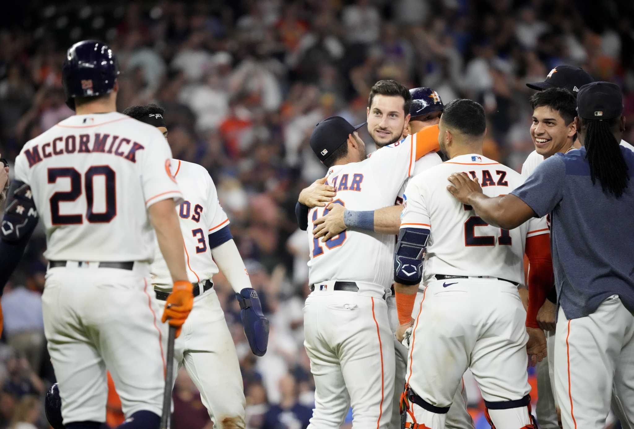 Altuve's 3-run homer in 9th caps Astros' rally past Yankees - The