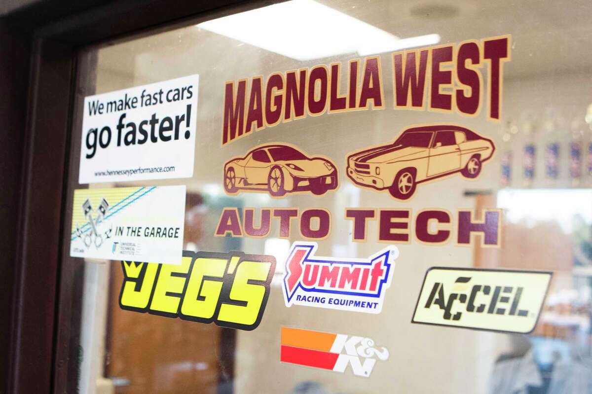 Magnolia students peek under hood at auto shops to learn about careers