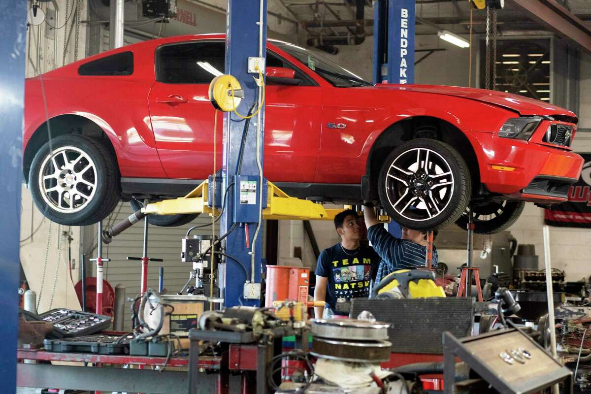 Magnolia students peek under hood at auto shops to learn about careers