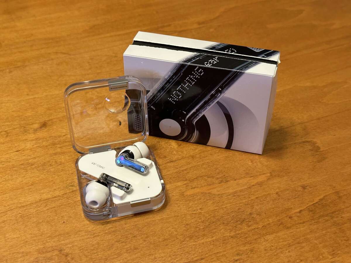 Ear (2) buds feature strong audio, weak noise canceling