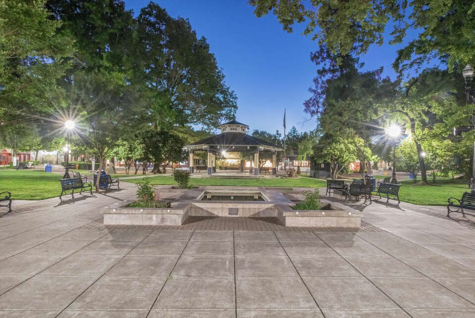 Discover Healdsburg, a laid-back town in Calif. Wine Country