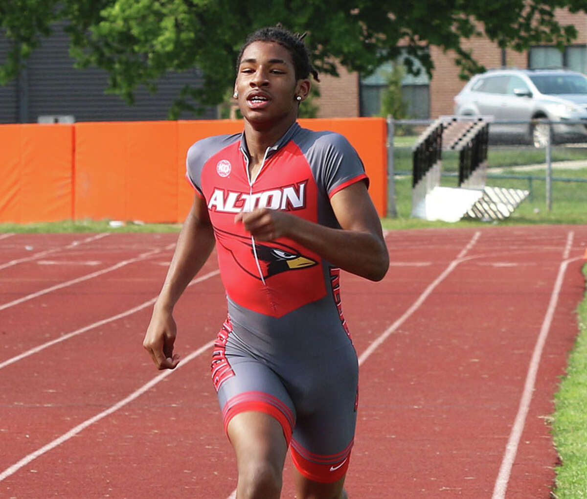 Tigers win sectional, Redbirds send six entries to state