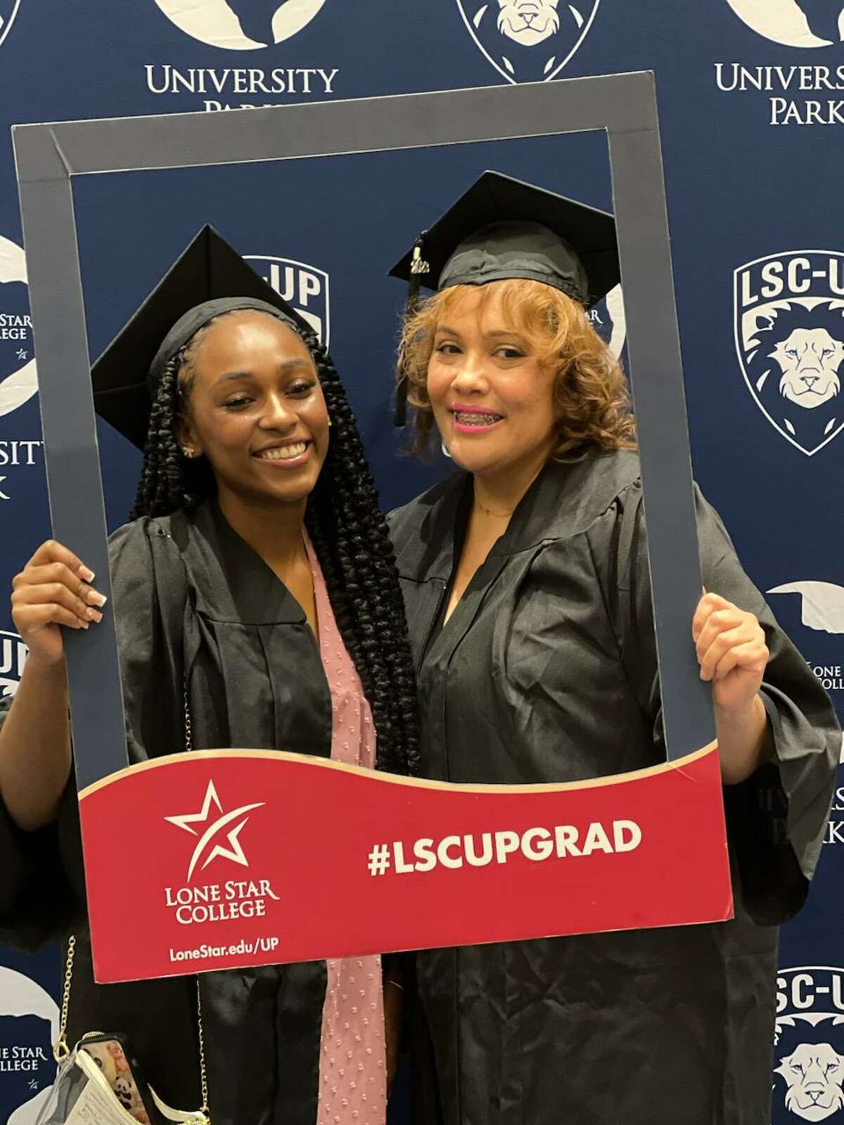 Texas Mom, Dad and Daughter Graduate from College at Same Time