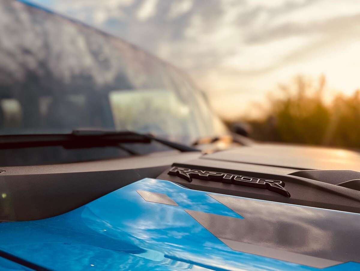 Bronco Raptor 2023 delivers sports car performance