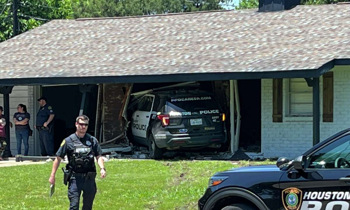 Both an HPD officer and a suspect ended up embedding their vehicles into the sides of neighboring homes on Thursday afternoon after a high-speed pursuit in Houston's East End, officials say.