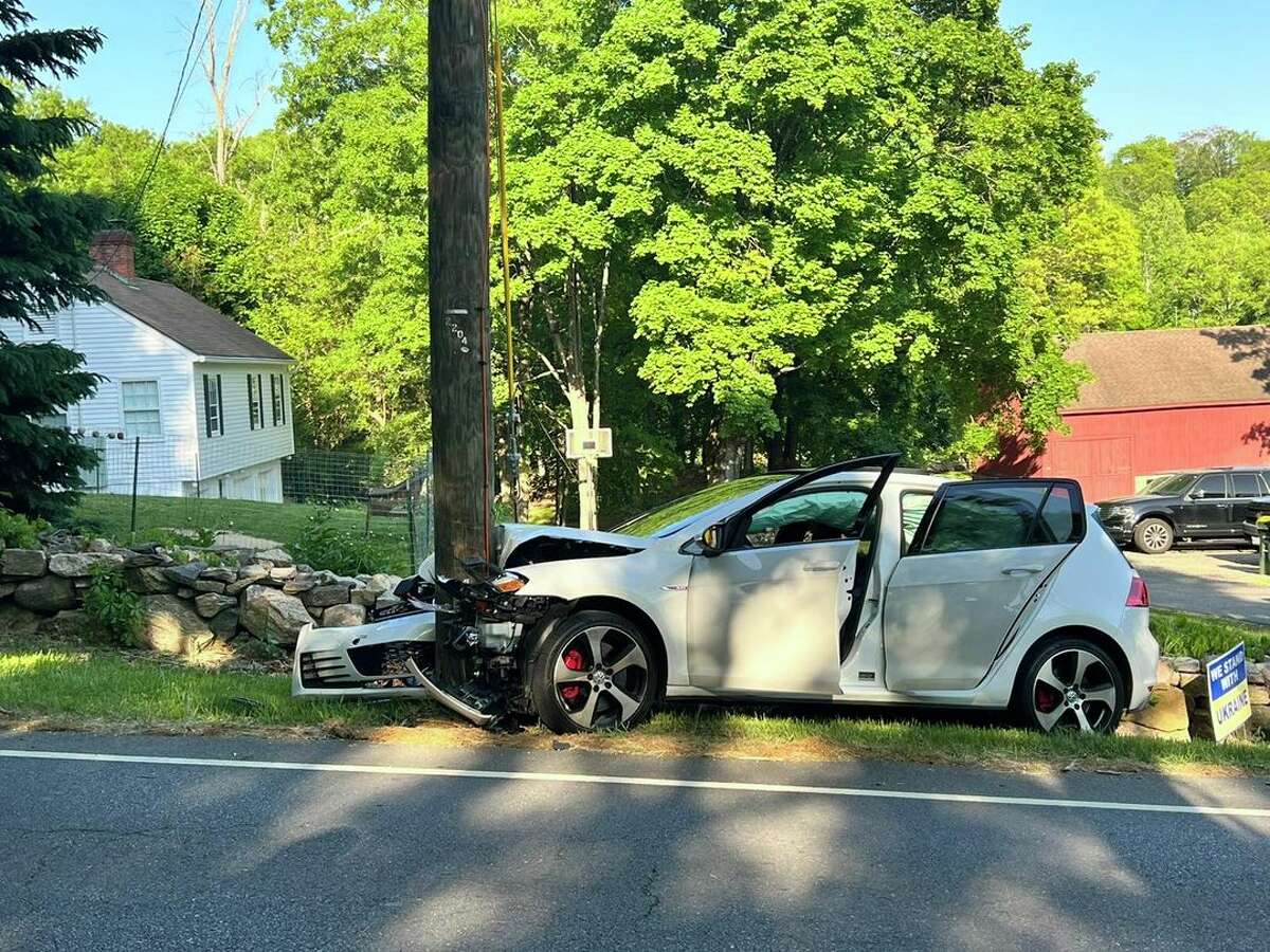 Apparent crash closes stretch of Route 25 in Brookfield, officials say