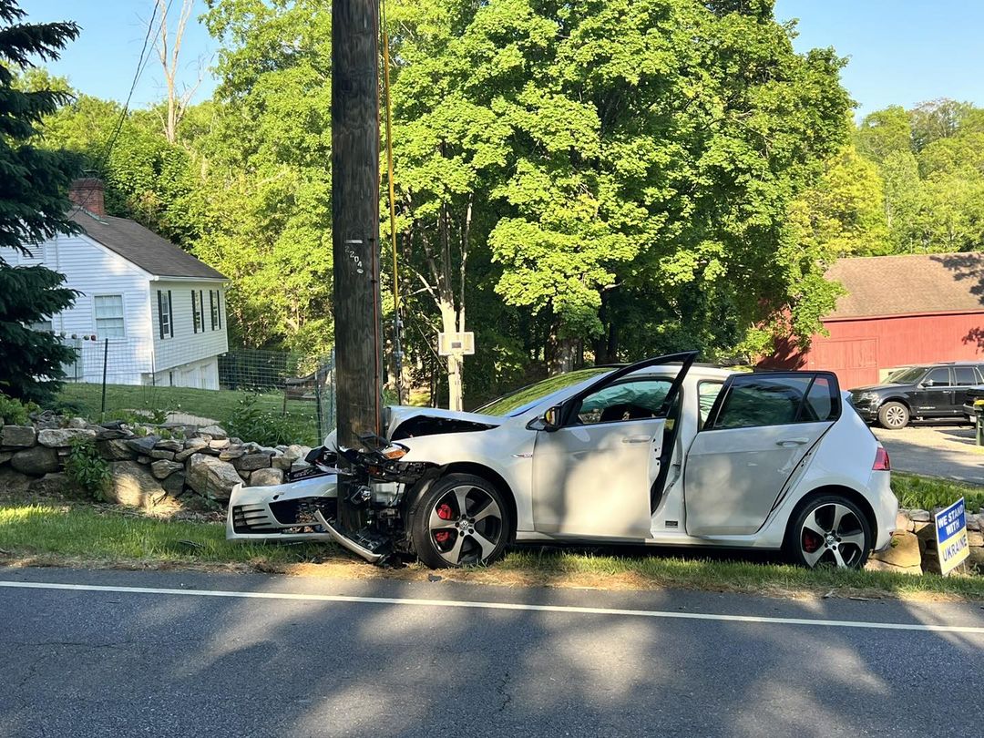Apparent crash closes stretch of Route 25 in Brookfield, officials say
