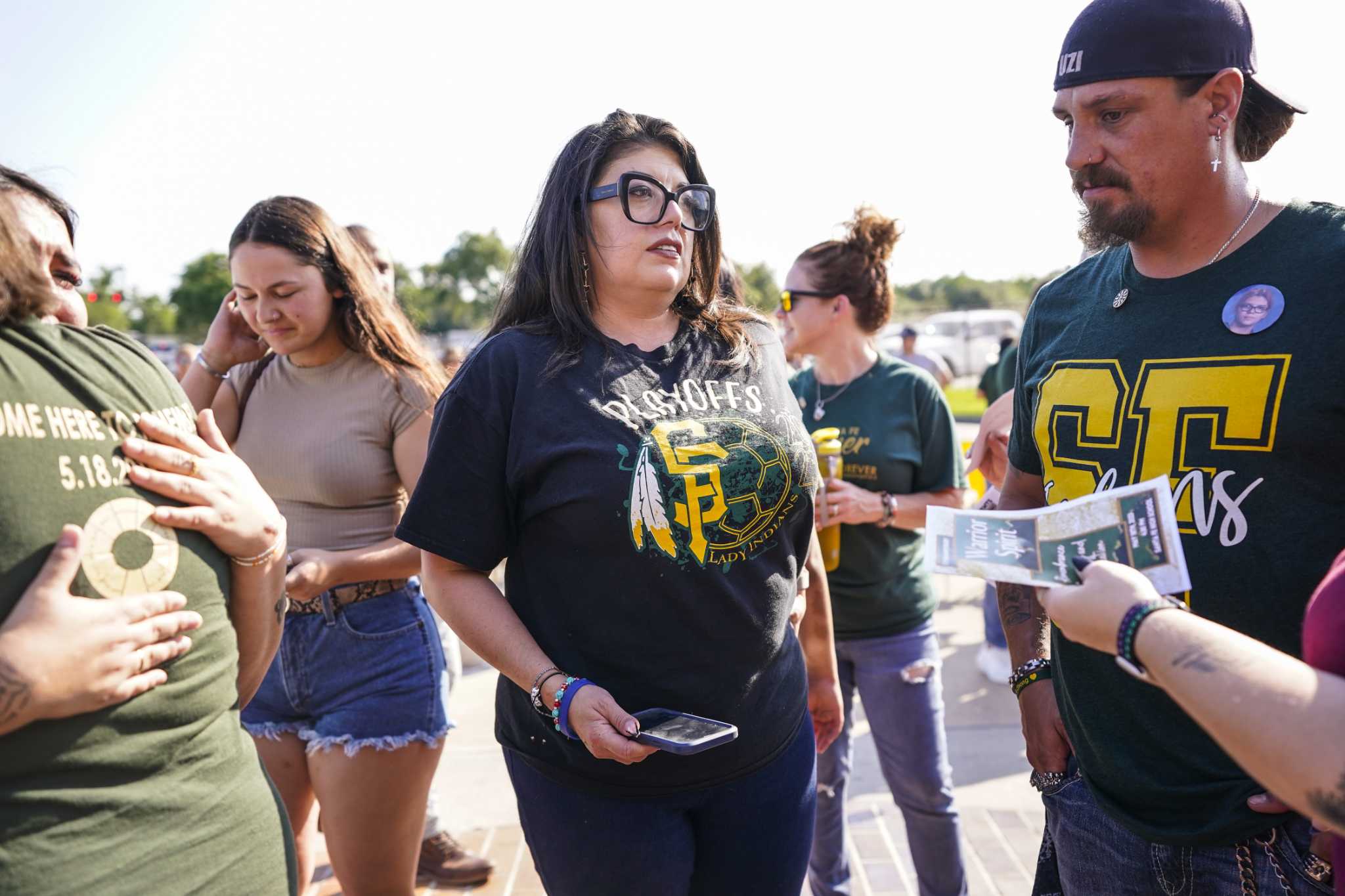 MLB honors school shooting victims with special caps