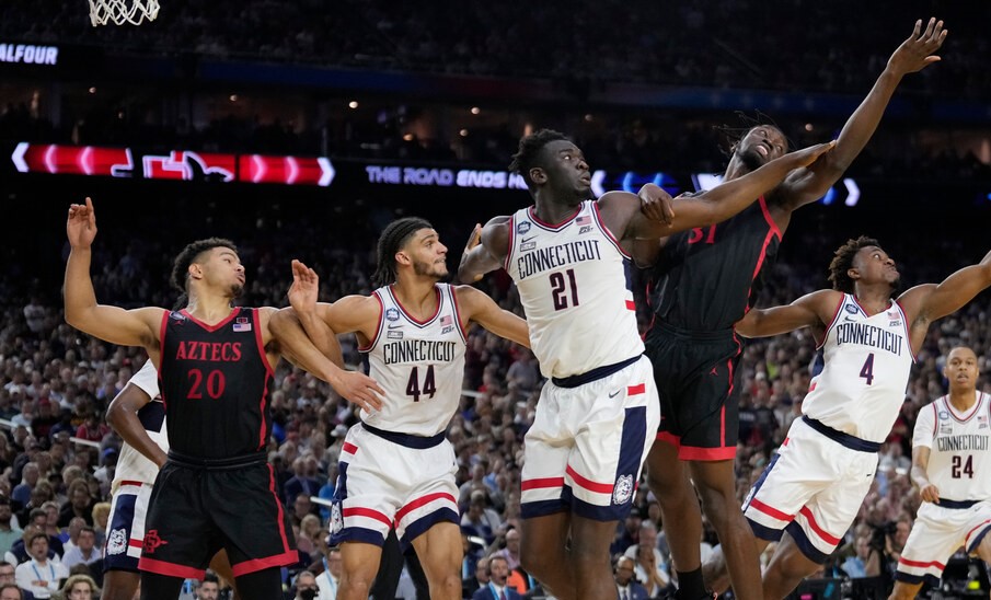 Lakers Draft Workouts: UConn's Adama Sanogo, 2023 NCAA Tournament Most  Outstanding Player, Headlines Latest Group