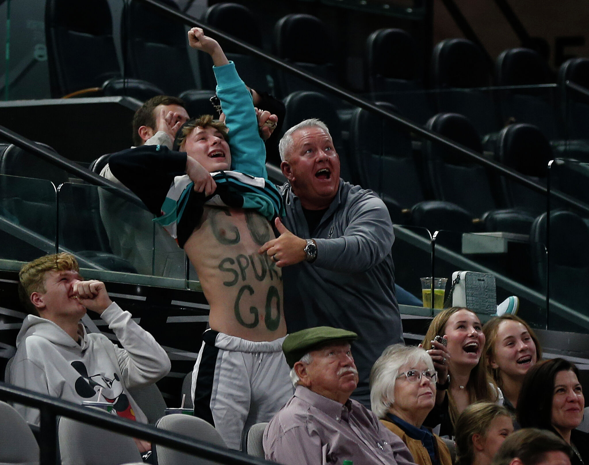 Gregg Popovich pulled up to a San Antonio Spurs fan painting a