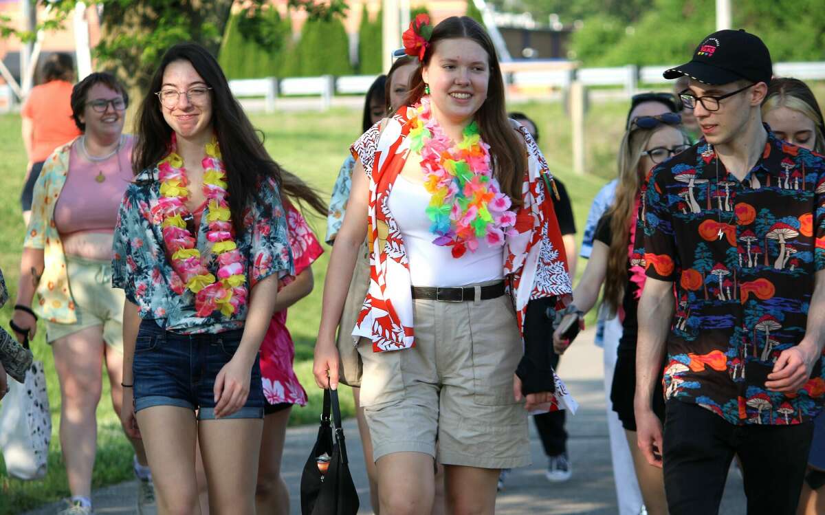 Edwardsville High School Tour De Grove 2023 Senior Class Tradition